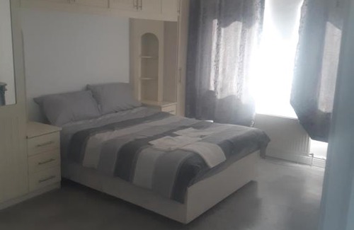 Ongar House | Lara house