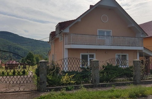 Solochyn House | Lara