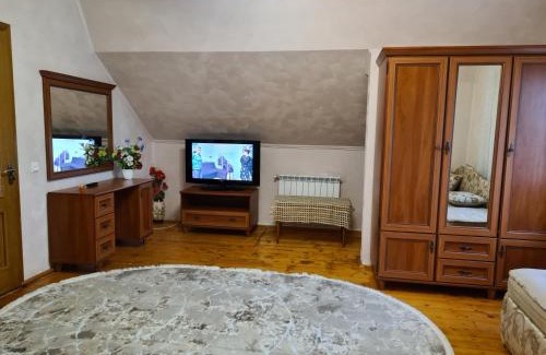 Solochyn House | Lara