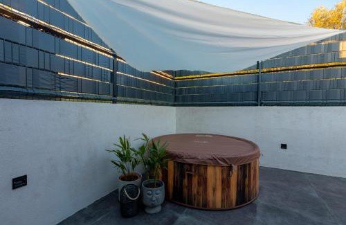 Seca Apartment | LaraBella Salt fields view studio