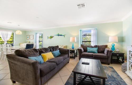 Anna Maria House | LaRaya Retreat