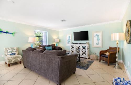 Anna Maria House | LaRaya Retreat