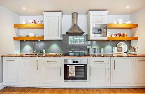 Bath Cottage | Larchmont Lodge - newly renovated with parking