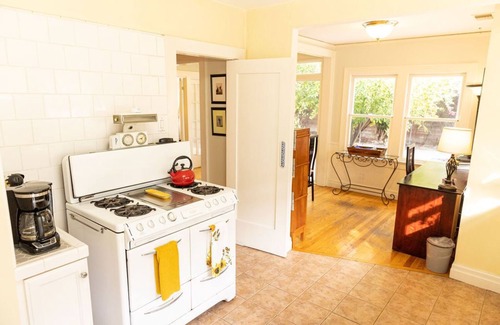 Larchmont House | Larchmont Village Bungalow-Private & Pet Friendly