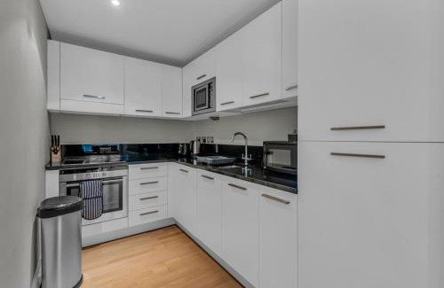 Greenwich West Apartment | Large 1 Bed Apartment London Cutty Sark Greenwich Close to Canary Wharf - Perfect for Corporates and Tourists