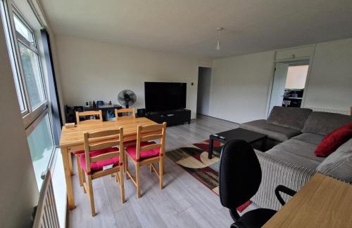 Purley Apartment | Large 1 bed flat in Purley close to train station