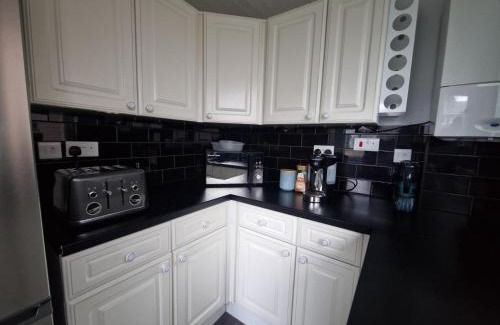Purley Apartment | Large 1 bed flat in Purley close to train station