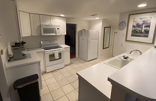 St. Marys Apartment | Large 1 Bedroom 1 Bath apartment with full kitchen, living room and work space