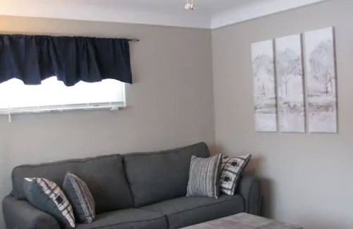 Mount Saint Joseph Apartment | Large 1 Bedroom Apt - Full Kitchen - Sleeps 4