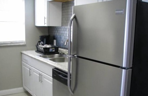 Mount Saint Joseph Apartment | Large 1 Bedroom Apt - Full Kitchen - Sleeps 4