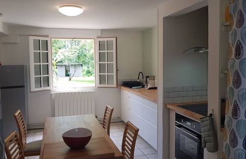 Saint-Amand-de-Belves Apartment | Large 1 bedroom ground floor apartment with own entrance. 3km from Belves.