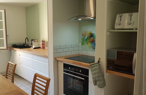 Saint-Amand-de-Belves Apartment | Large 1 bedroom ground floor apartment with own entrance. 3km from Belves.