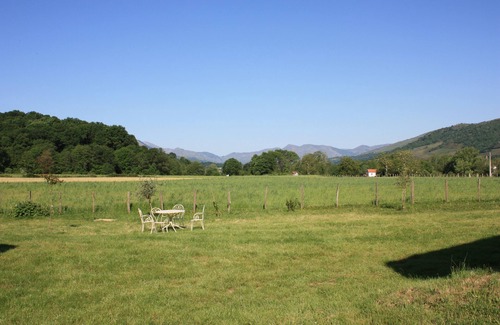 Saint-Jean-Pied-de-Port Villa | Large 18th century Basque house restored 16 to 20 people
