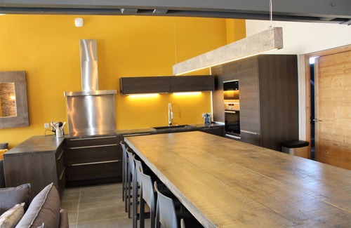 Mont-de-Lans Apartment | Large 14 pers ski in ski out apartment - 6 bdrms - wifi, bed linen, housekeeping