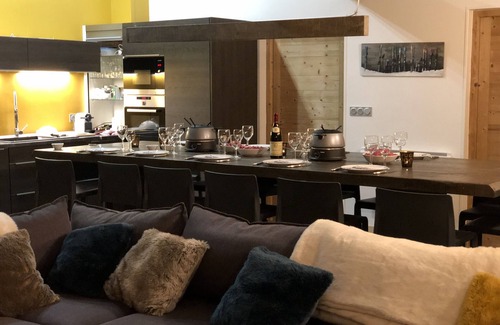 Mont-de-Lans Apartment | Large 14 pers ski in ski out apartment - 6 bdrms - wifi, bed linen, housekeeping