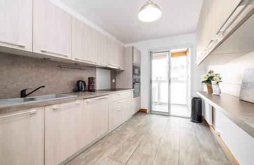 Les Baumettes Apartment | Large 2 Bdr Close to the Beach Balcony & Garage