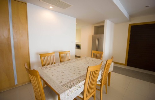 Na Chom Thian Apartment | Large, 2 bed beachfront condo in Pattaya