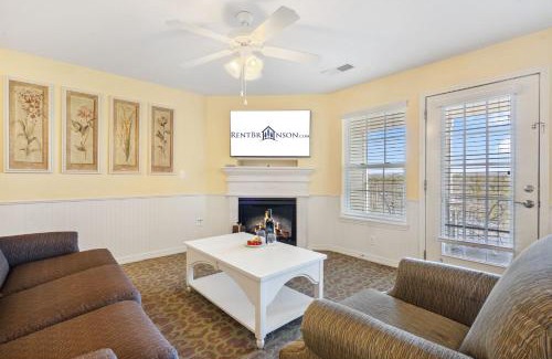 Kimberling City House | Large 2 Bed Condo w Beautiful Deck Views-Free Attraction Tickets-Table Rock Lake Access