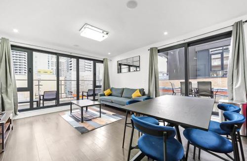 Canary Wharf Apartment | Large 2 Bed with Massive Balcony in Canary Wharf
