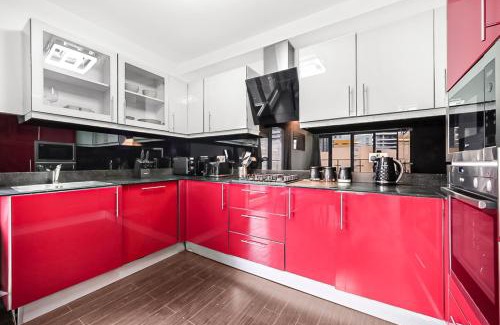 Canary Wharf Apartment | Large 2 Bed with Massive Balcony in Canary Wharf