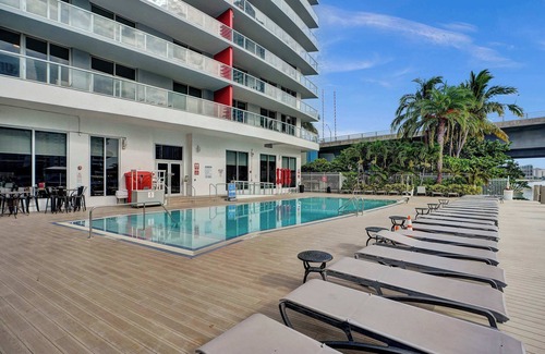 Hallandale Beach Apartment | Large 2-Bedroom Condo Near Ocean w Amenities 1709