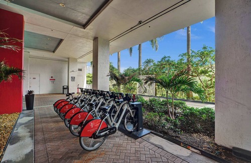 Hallandale Beach Apartment | Large 2-Bedroom Condo Near Ocean w Amenities 1709