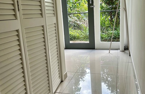 Batehaven Apartment | Large 2 Bedroom Apartment, pool table, laundry, close to beaches