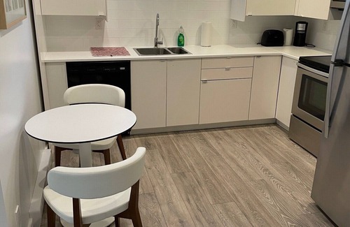 Upper Lonsdale House | Large 2 bedroom private suite