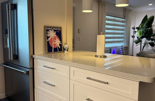 Central Corals Condo | Large 2 Bedroom, Great for Traveling Professionals, Pool, Close to everything!