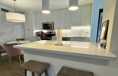 Central Corals Condo | Large 2 Bedroom, Great for Traveling Professionals, Pool, Close to everything!