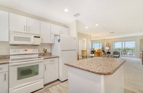 Siesta Key Condo | Large 2 bedroom with updated open kitchen and spectacular Gulf of Mexico views