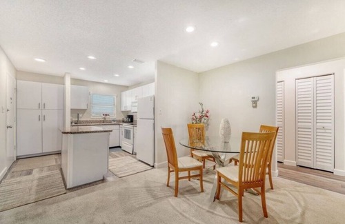 Siesta Key Condo | Large 2 bedroom with updated open kitchen and spectacular Gulf of Mexico views