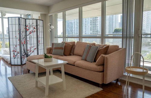 Bathurst Quay Condo | Large 2 Bedrooms near CN tower