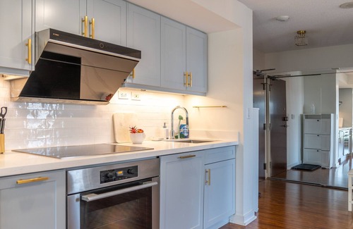 Bathurst Quay Condo | Large 2 Bedrooms near CN tower