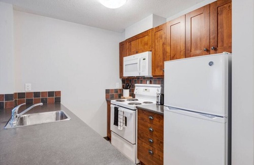 East Kootenay Condo | LARGE 2-Br 2-Ba | Ski In/Out | Pool & Hot Tubs | Central Upper Village Location