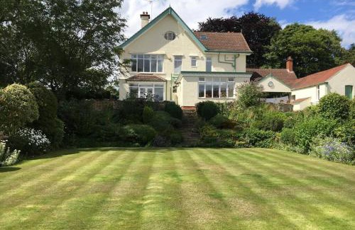 Chapeltown Apartment | Large 2 ensuite bedroom flat with lovely views