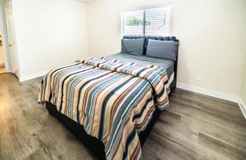 Los Angeles Apartment | Large 2 levles 5 bedroom with 3 bathroom and 2 parking
