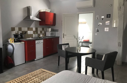 Amboise House | Large 2-person studio