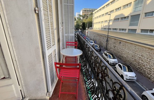 Riou - Petit Juas - Av de Grasse Apartment | Large 2-Room Apartment Cannes - Wifi, Air Conditioning