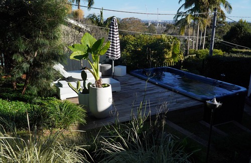 Lane Cove House | Large 2 storey house in east Lane Cove with amazing amenities 10 min from CBD.