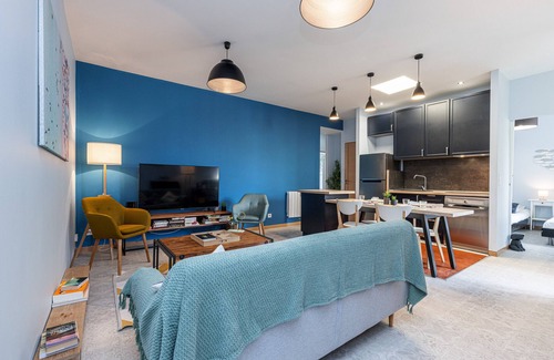 Liberation Apartment | Large 3 Bdr City Center