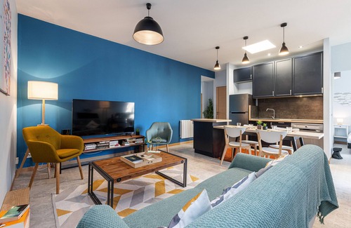 Liberation Apartment | Large 3 Bdr City Center