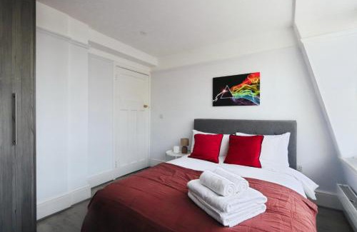 Covent Garden Apartment | Large 3 bedrm apartment in heart of Theatre Land