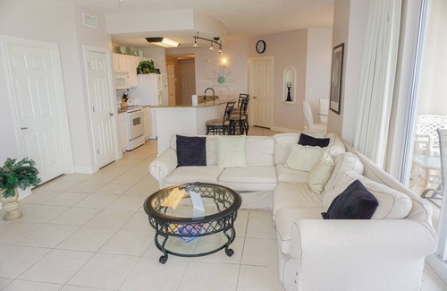 Panama City Beach Condo | LARGE 3 BEDROOM! PLENTY OF ROOM & GREAT VIEWS!