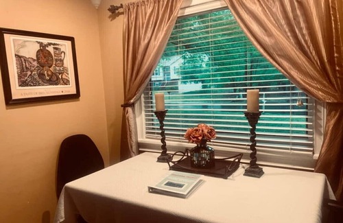 Athens House | Large 3 bedroom - Back deck - Pet Friendly