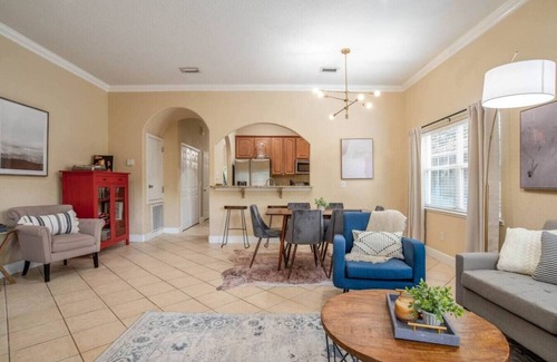 College Park House | Large 3 bedroom with King Bed!