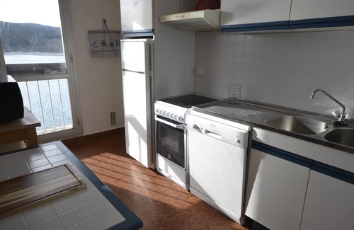La Faviere Apartment | LARGE 3 ROOMS APARTMENT CROSSING THE PORT SEA AND BEACH VIEW
