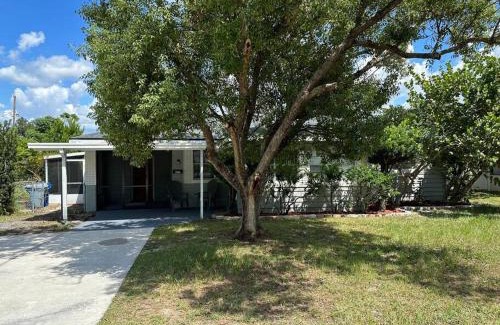 Winter Haven House | Large 3Bedrooms 1 Bath Near DownTown Dining