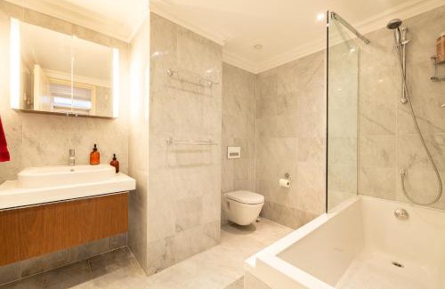 Paddington Apartment | Large 4-Bed 8-Guests w Patio 1841 House Paddington