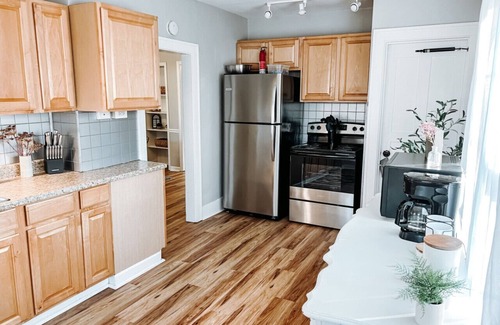 Berea House | Large 4 Bedroom|Close to Airport & IX Center|Sleeps 10